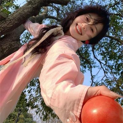深深腥红